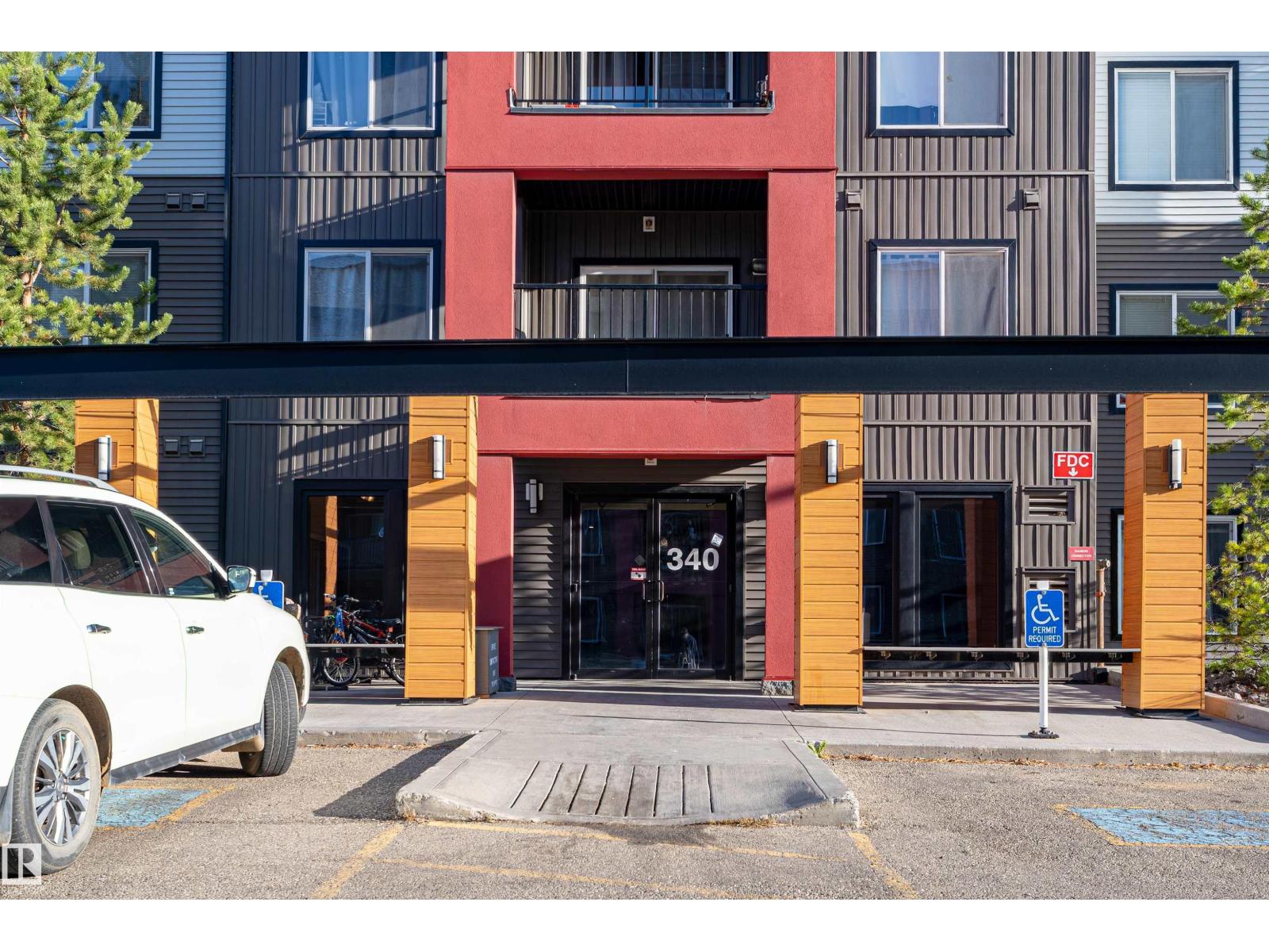 #211 340 WINDERMERE RD NW