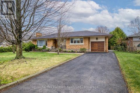 216 WALES CRESCENT Oakville (BR Bronte) ON L6L3X7