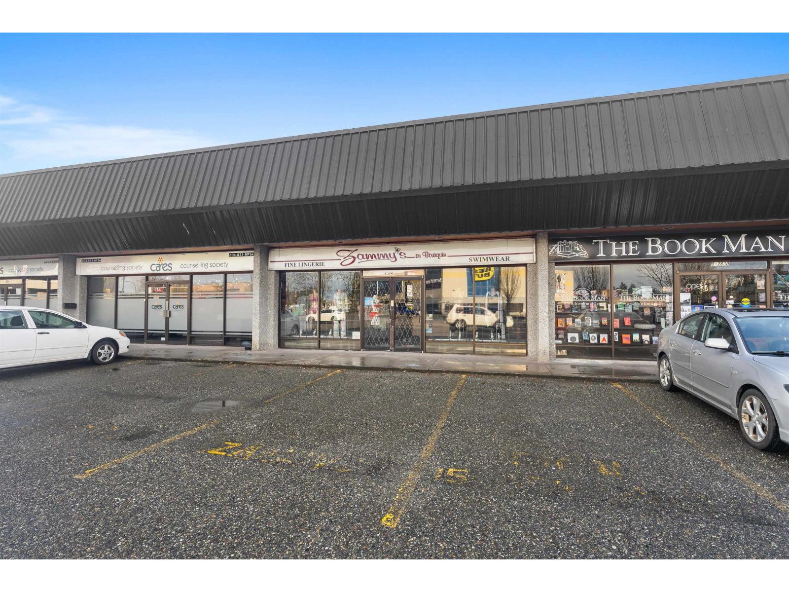 4 2630 BOURQUIN CRESCENT