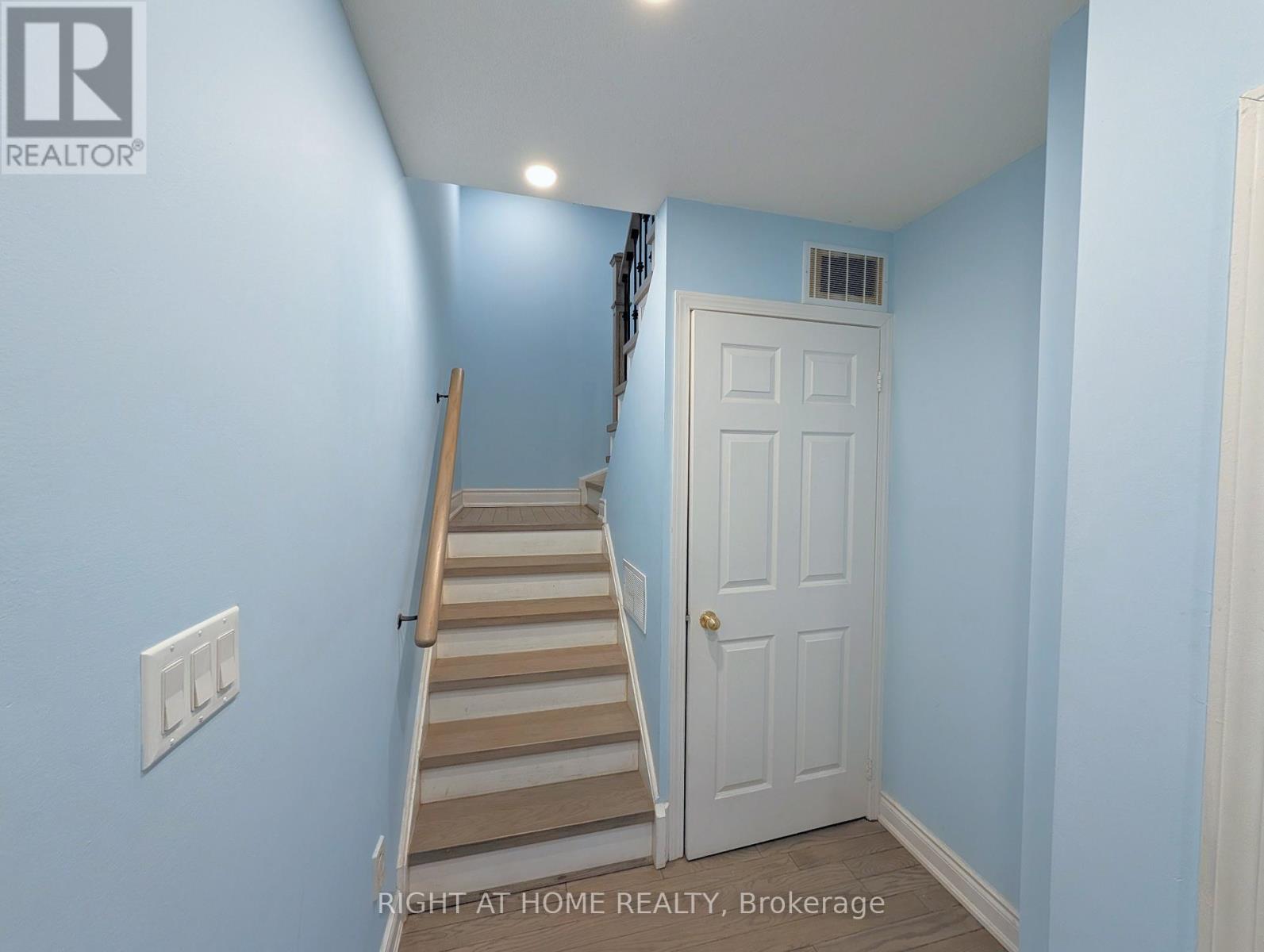 16 THORNHARROLD STREET