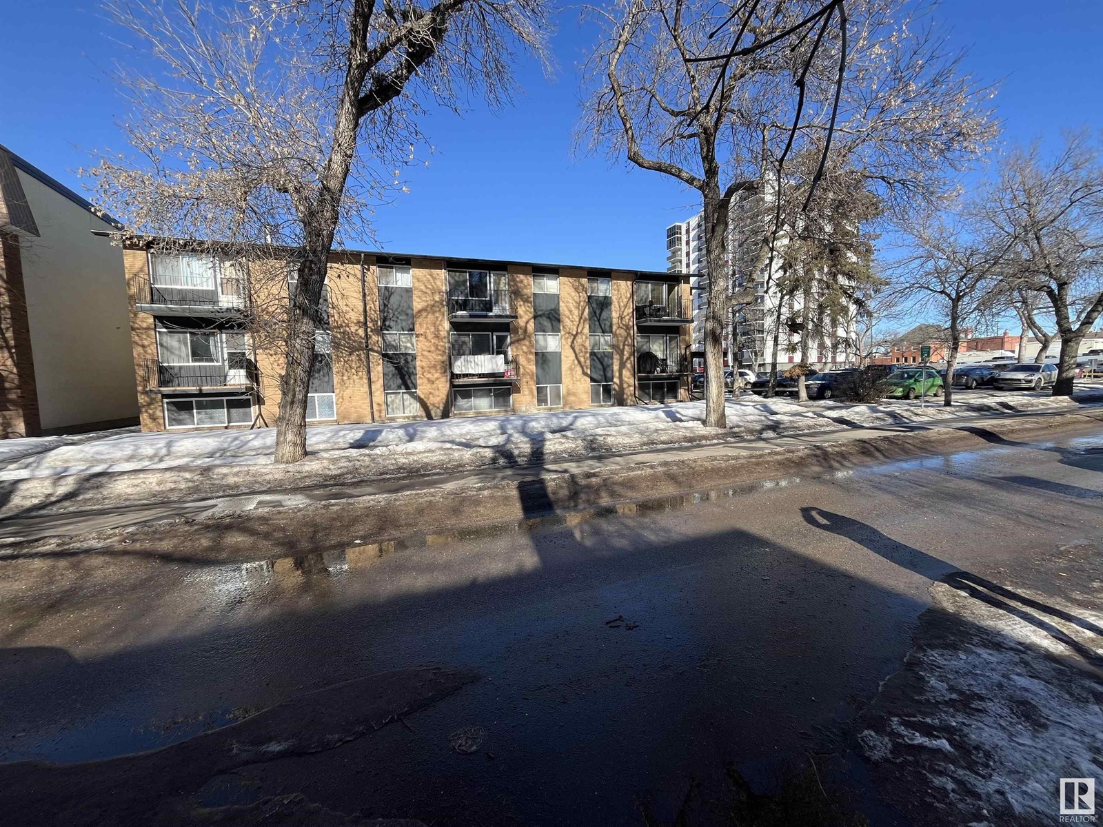 10512 83 AV NW