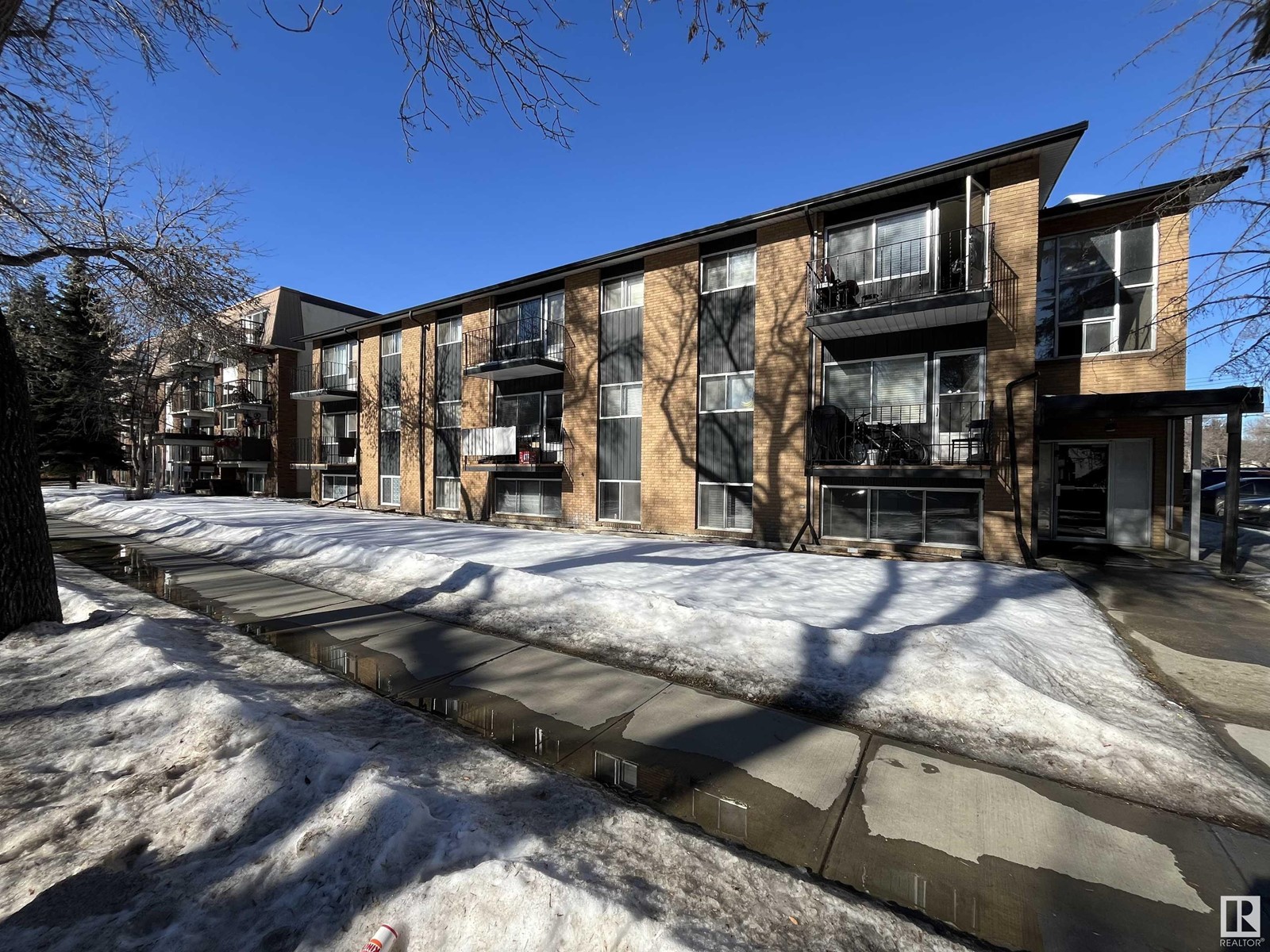 10512 83 AV NW