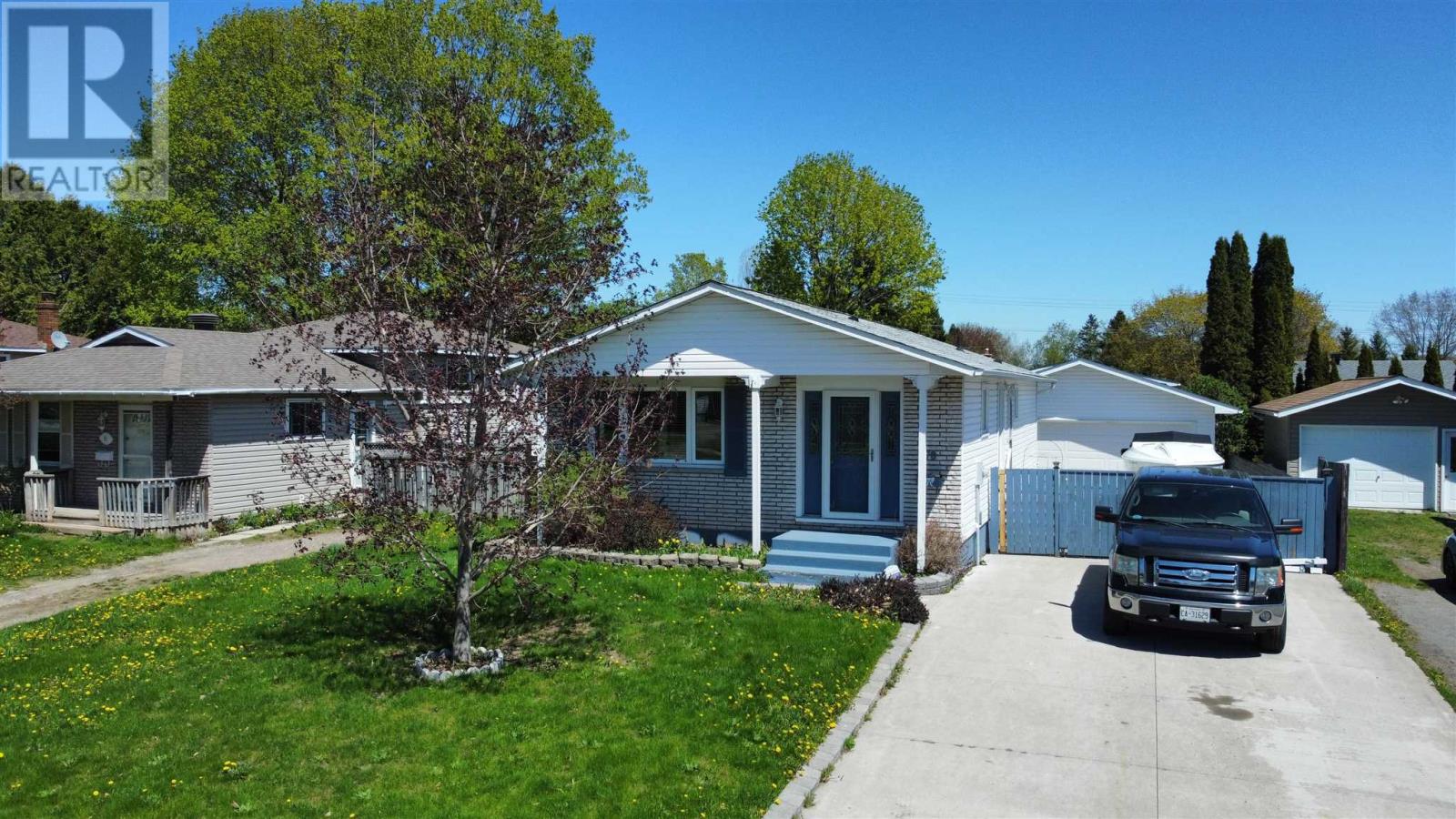 78 Chartwell DR