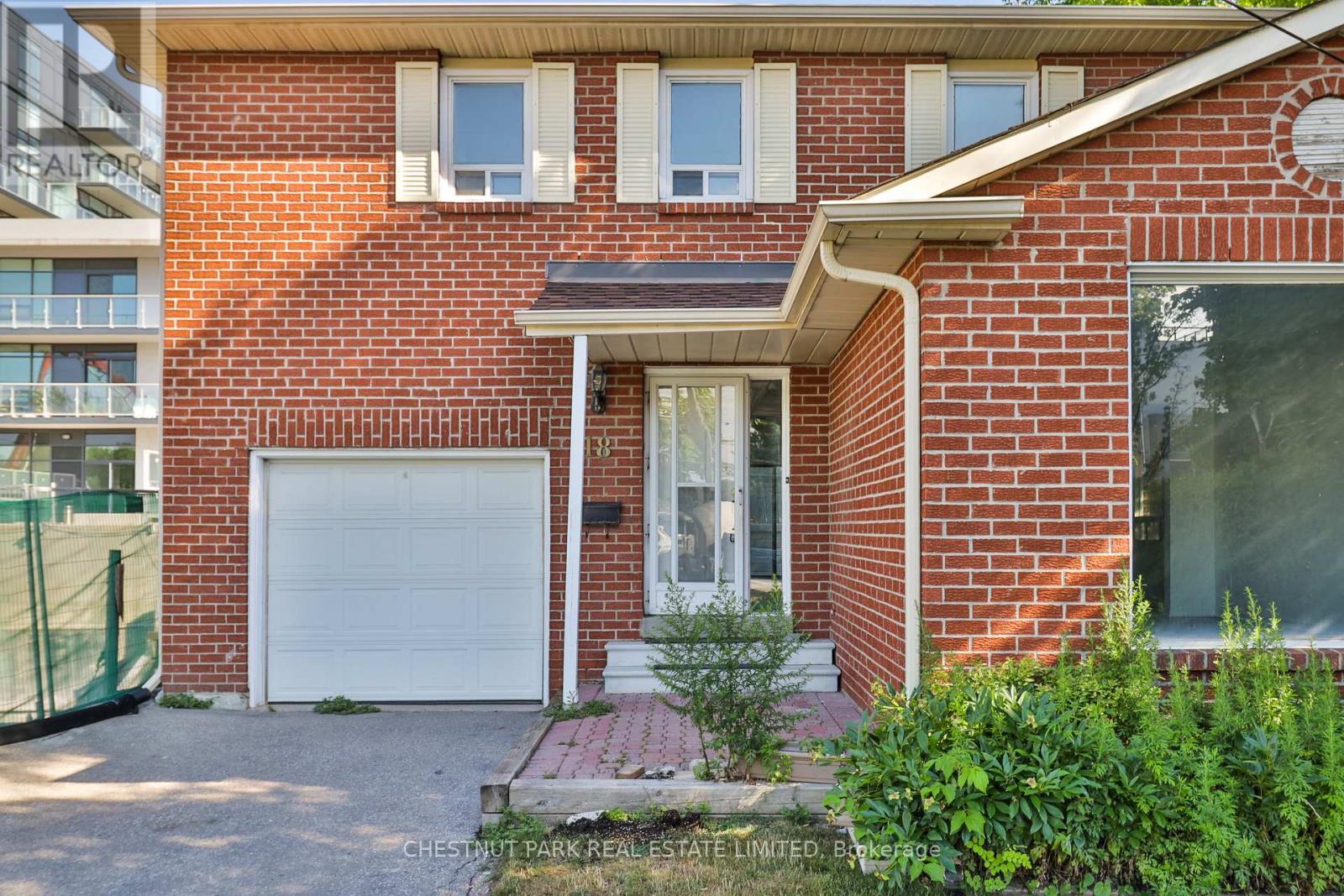 18 DERVOCK CRESCENT