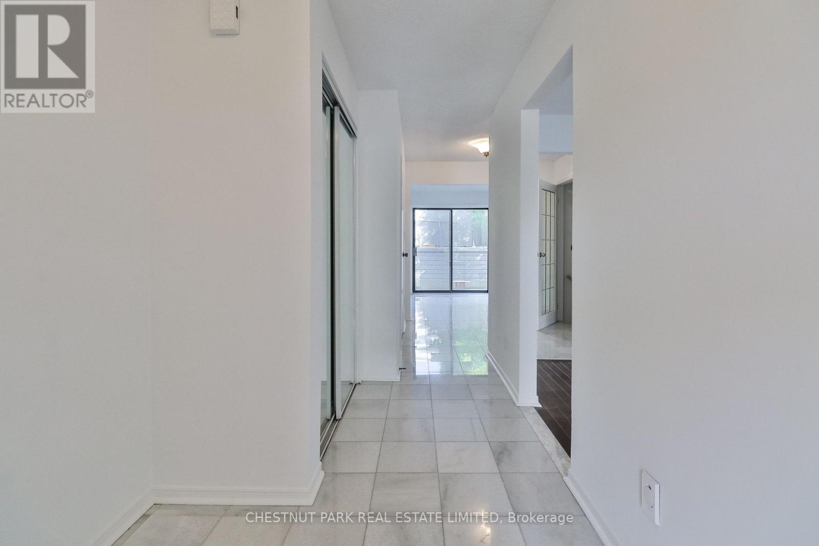 18 DERVOCK CRESCENT