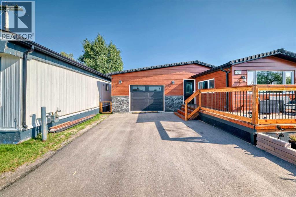 122, 6220 17 Avenue SE