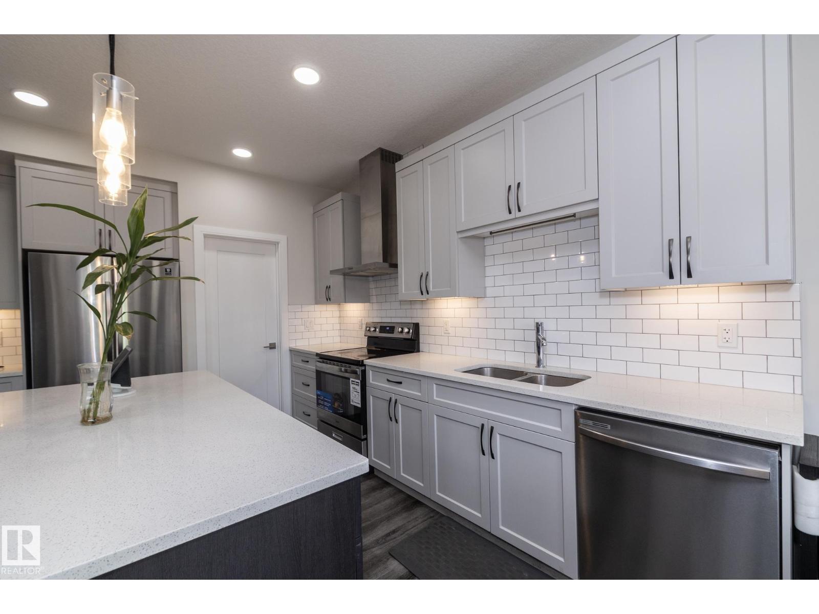 18123 89 ST NW