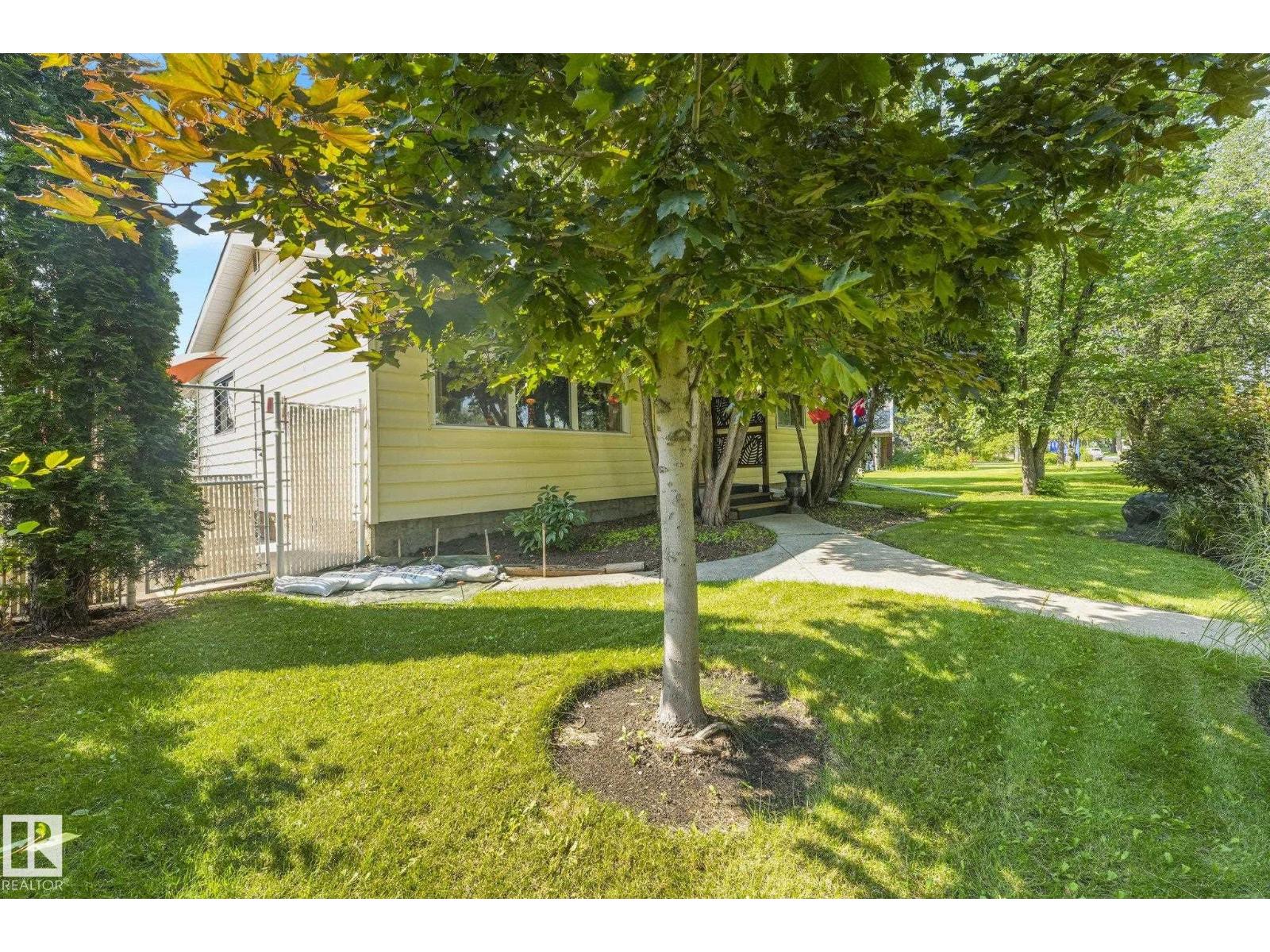 11836 135 ST NW