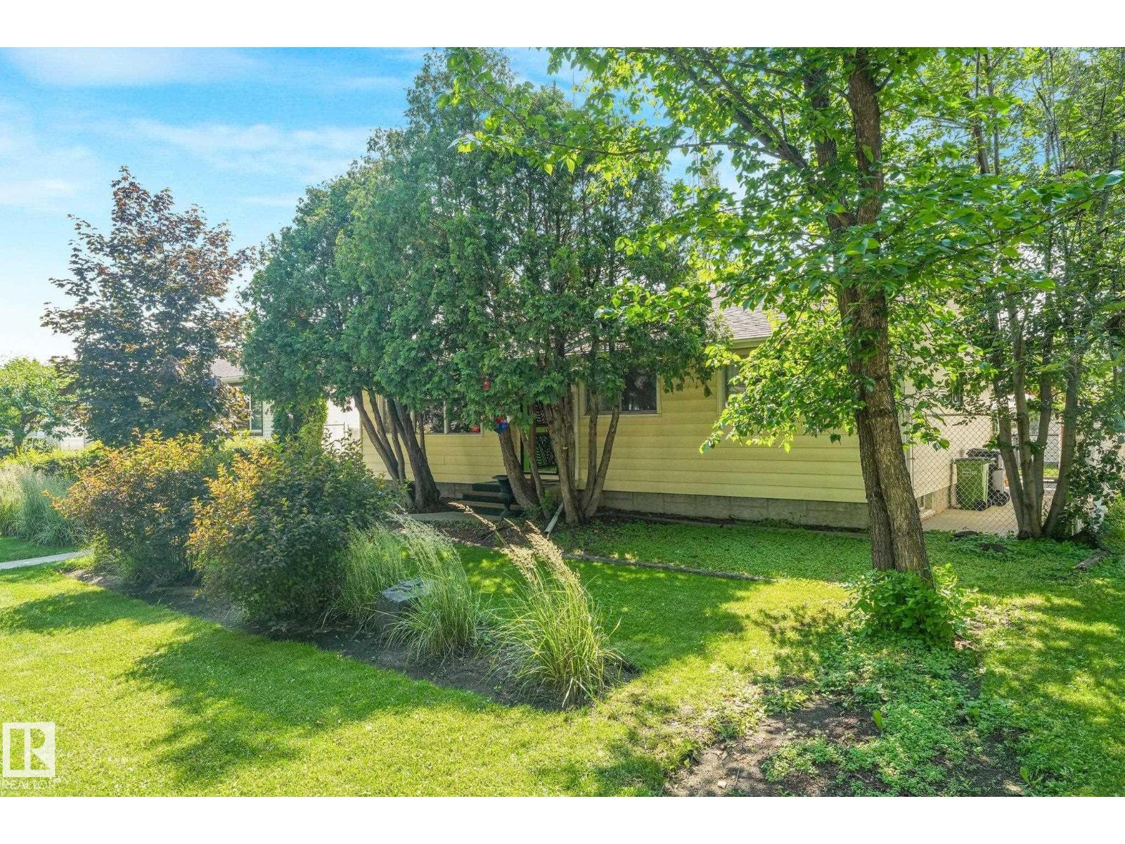 11836 135 ST NW