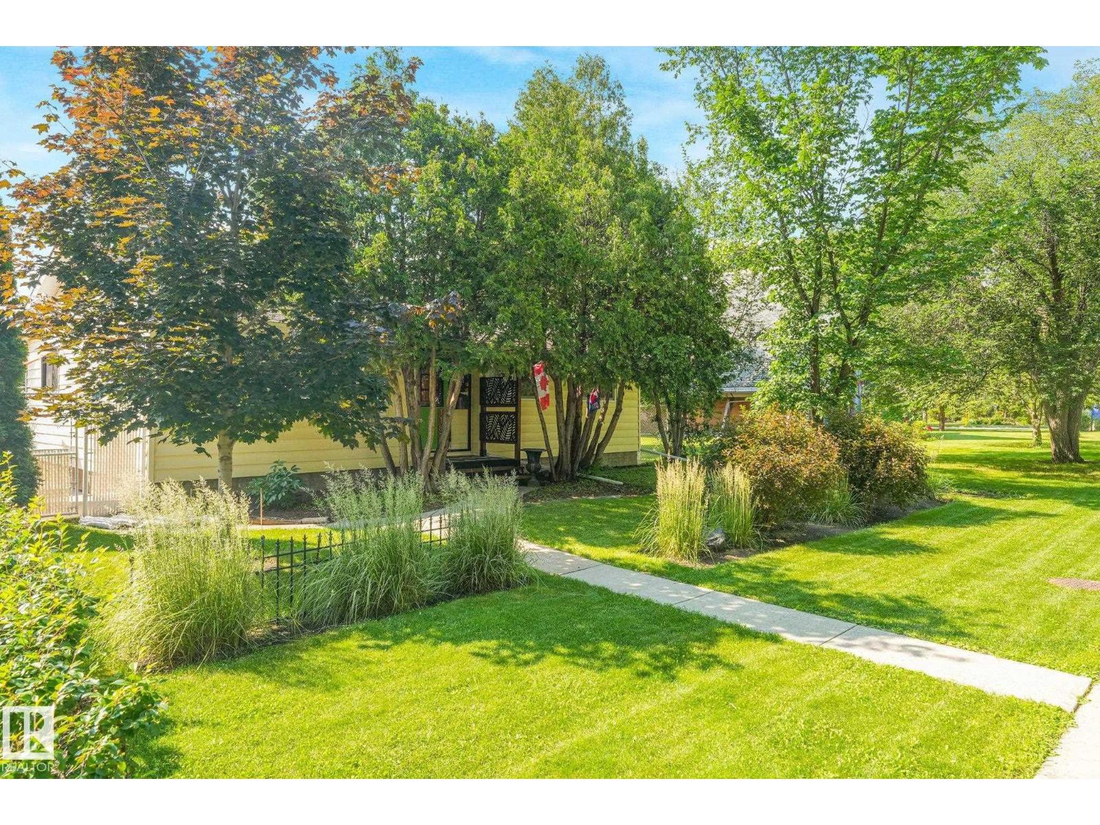 11836 135 ST NW