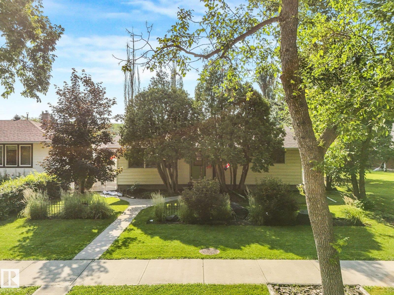 11836 135 ST NW