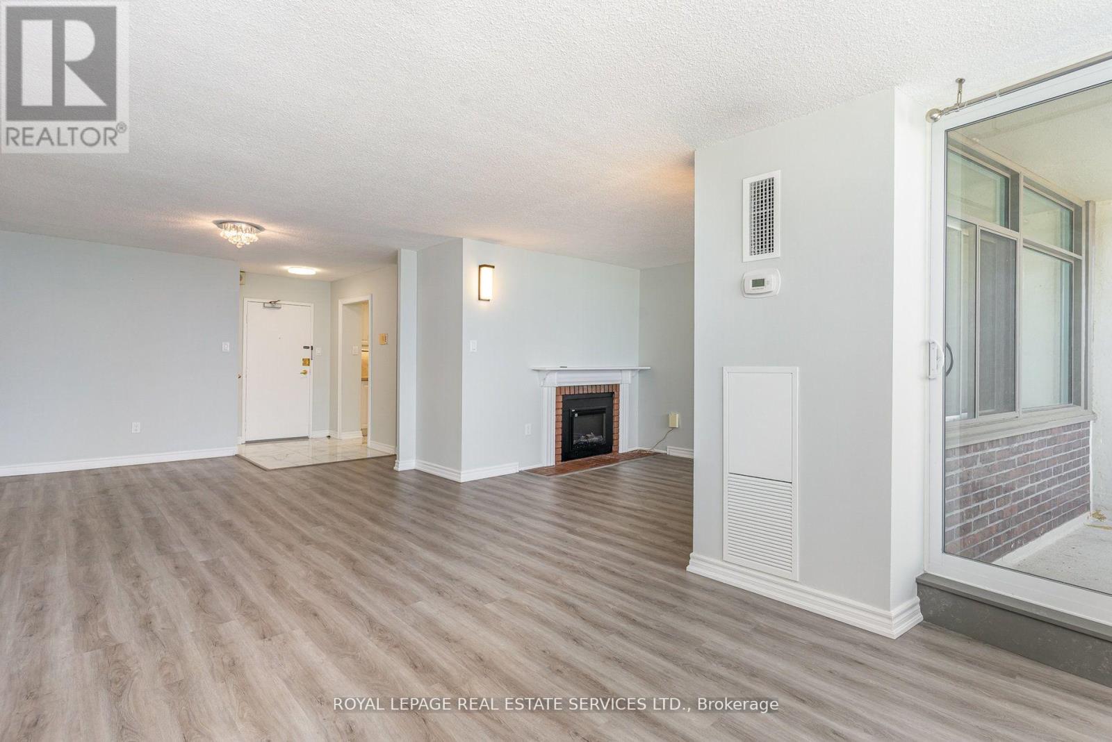 2905 - 3100 KIRWIN AVENUE