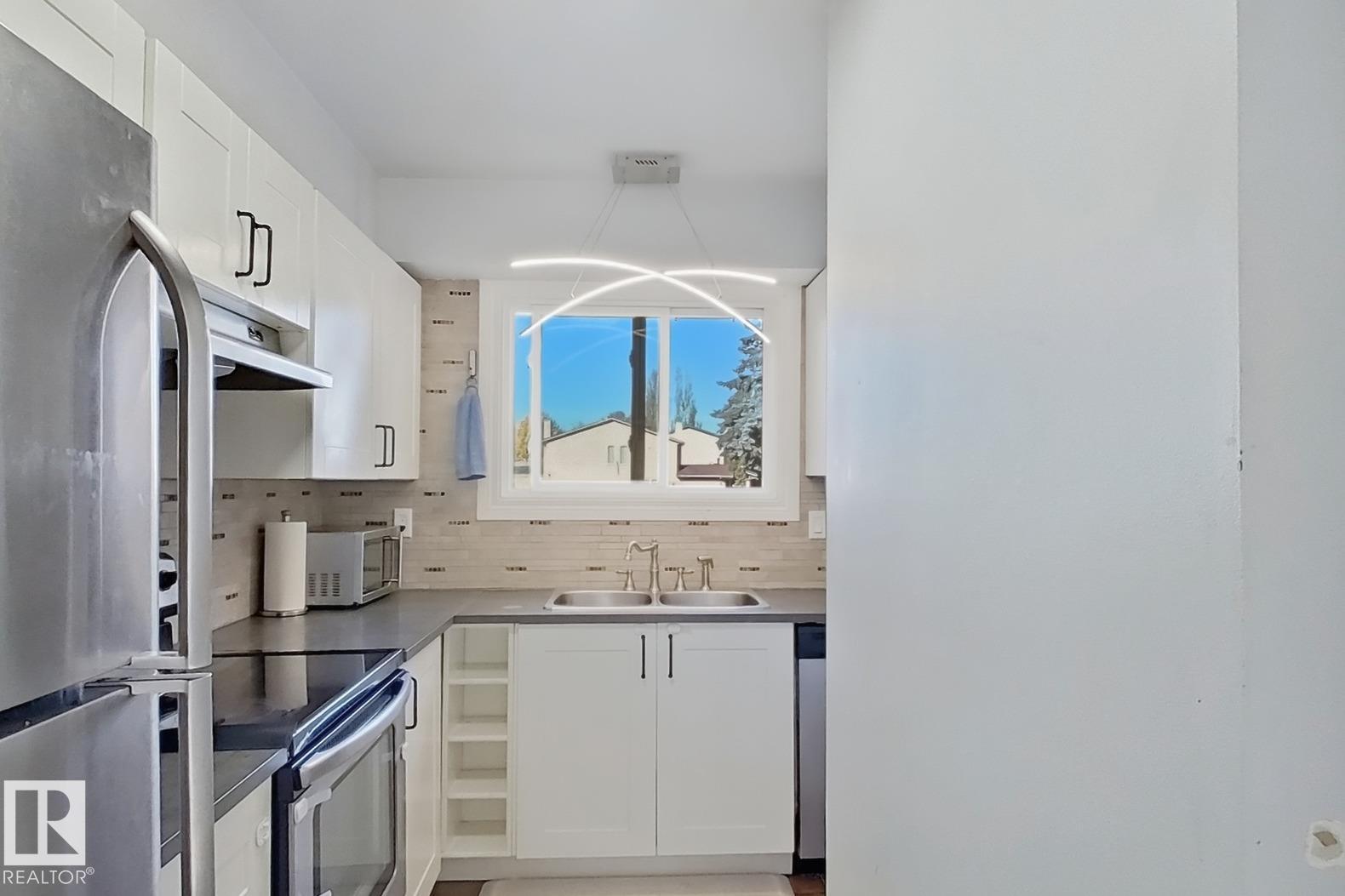 3605 30 AV NW