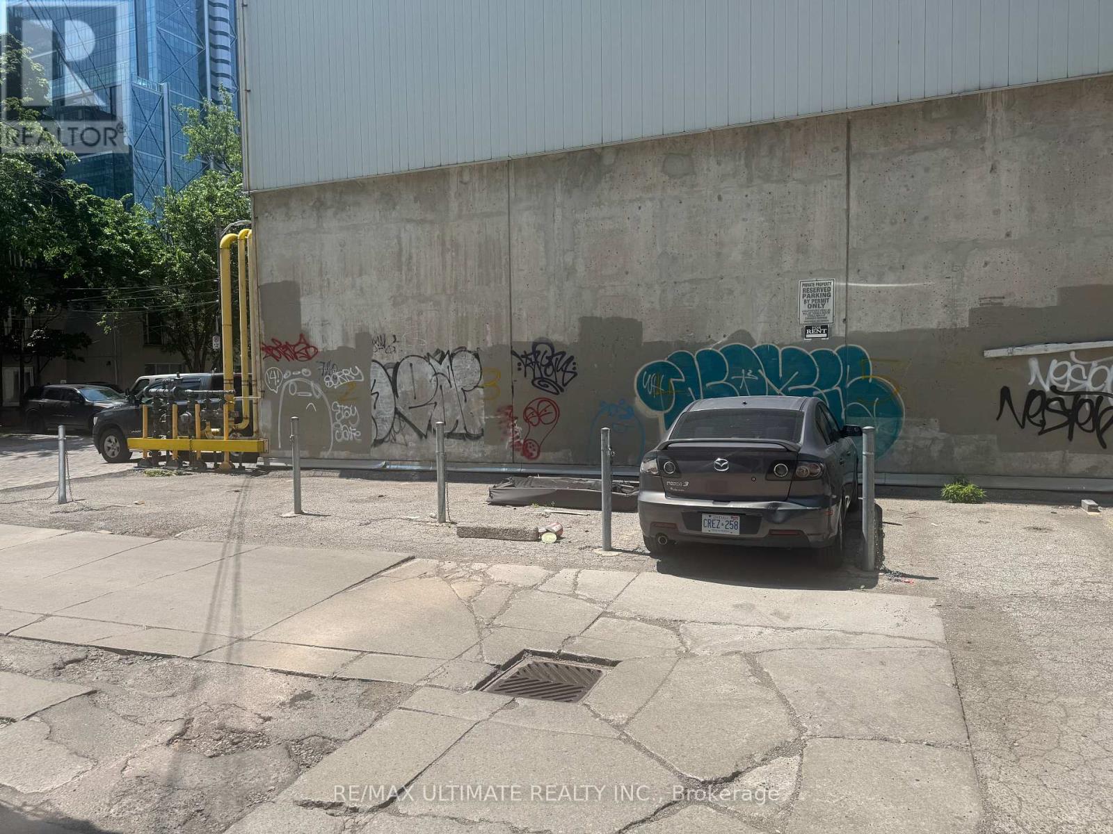 391 KING STREET W