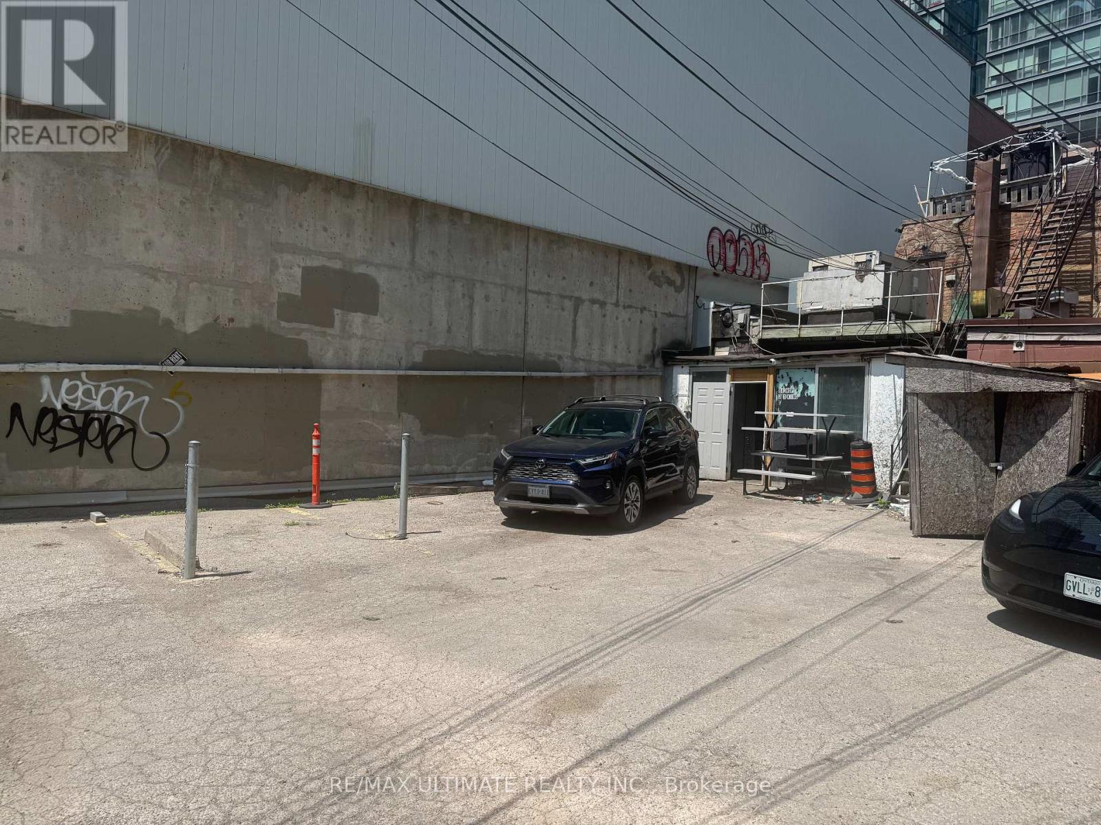 391 KING STREET W