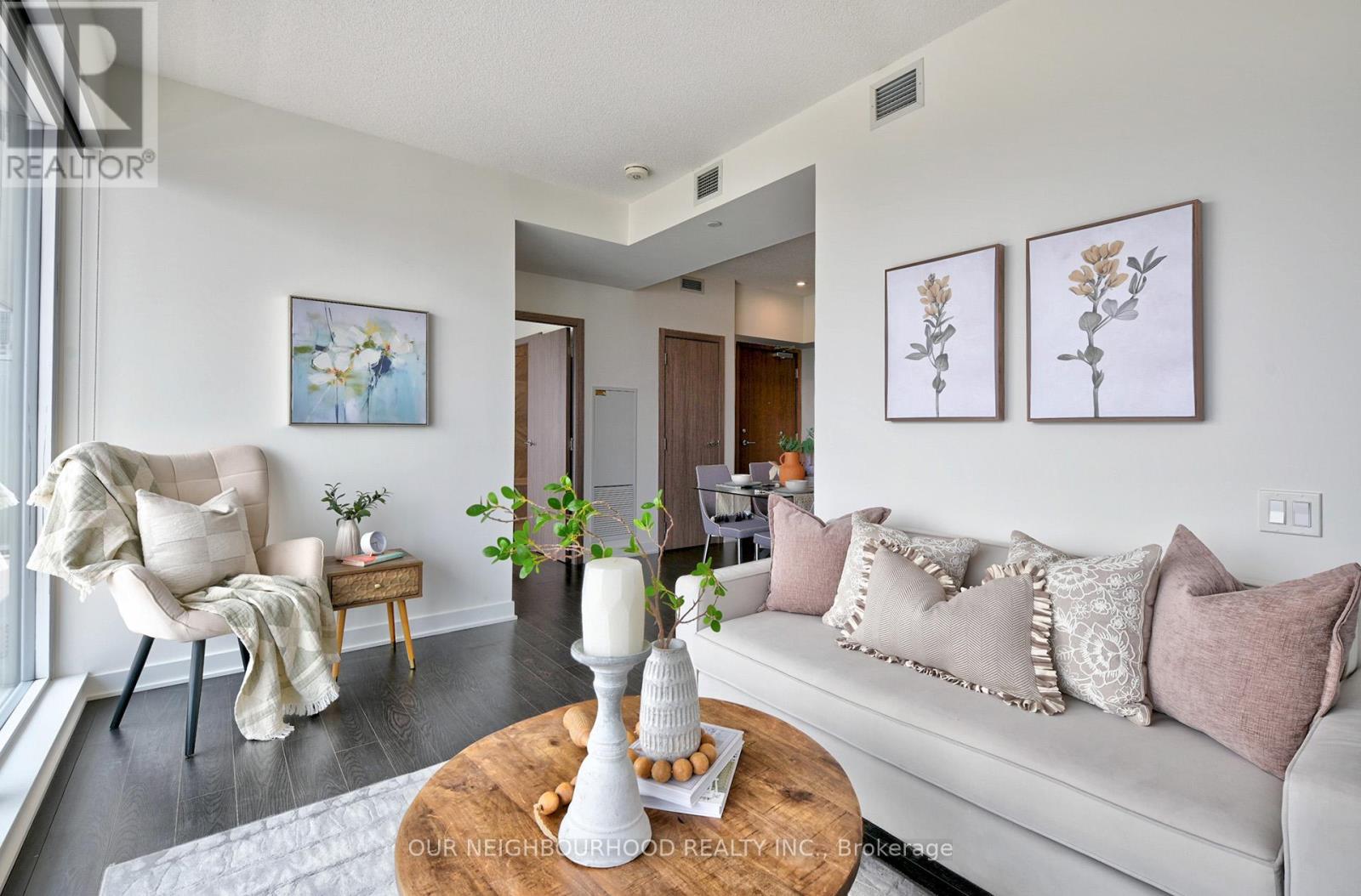 2111 - 19 BATHURST STREET