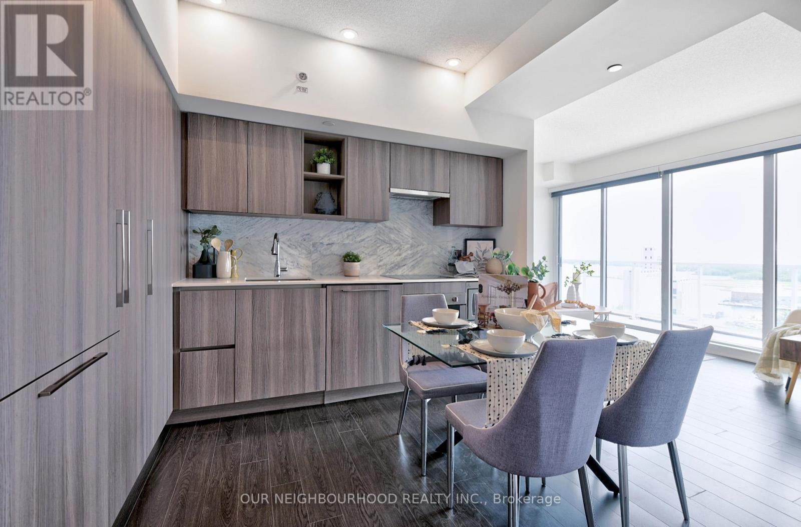 2111 - 19 BATHURST STREET