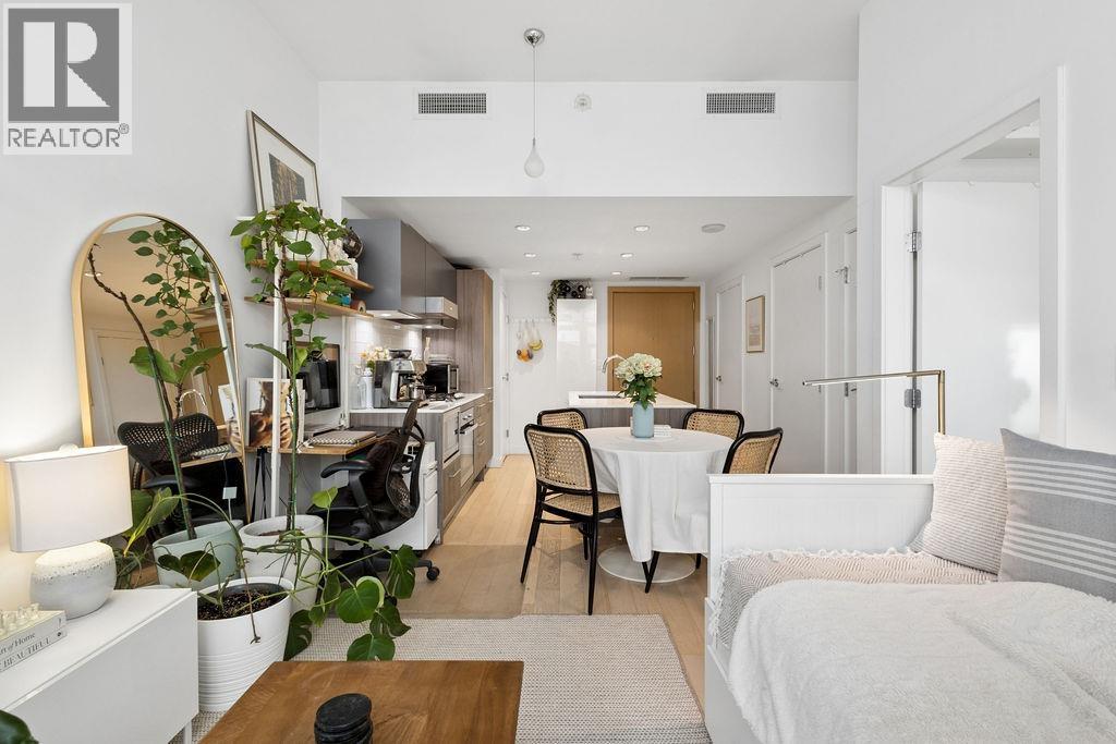 328 2220 KINGSWAY STREET