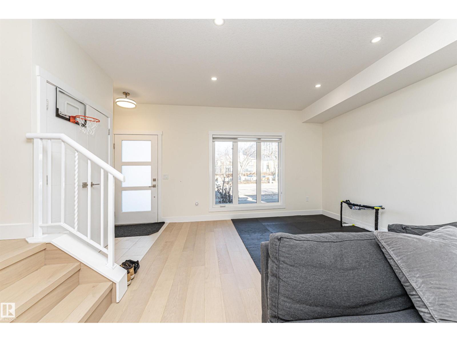 #2 11569 UNIVERSITY AV NW