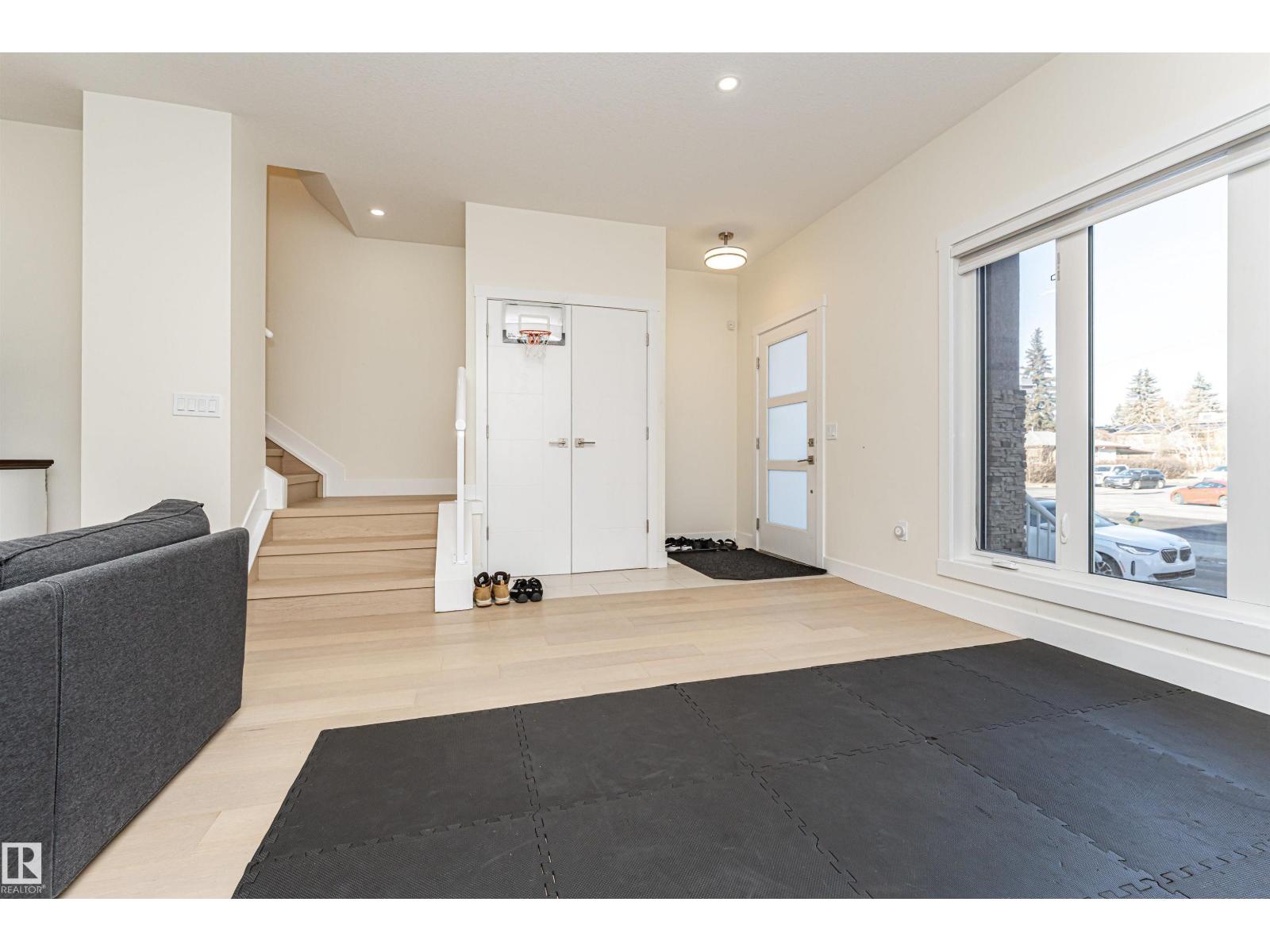 #2 11569 UNIVERSITY AV NW