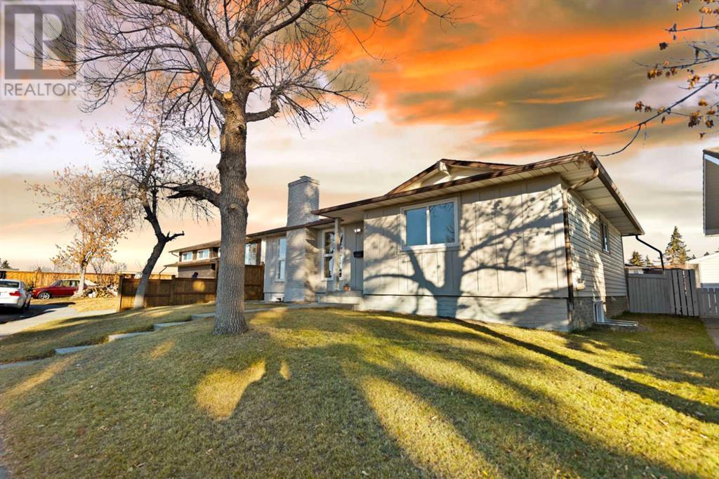 208 Whitehorn Crescent NE