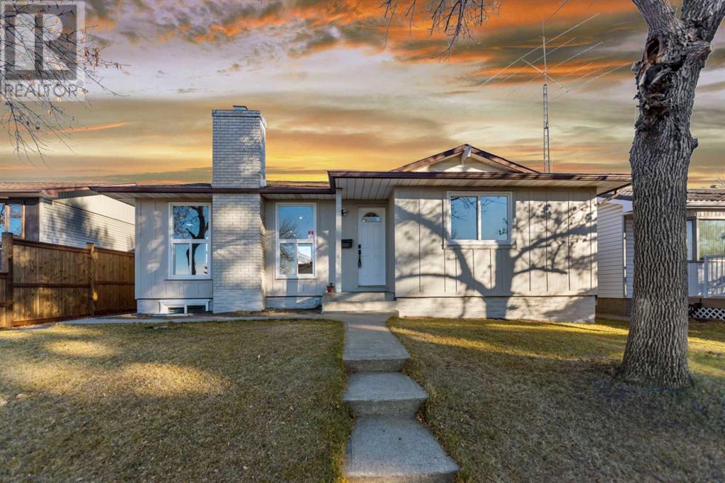 208 Whitehorn Crescent NE