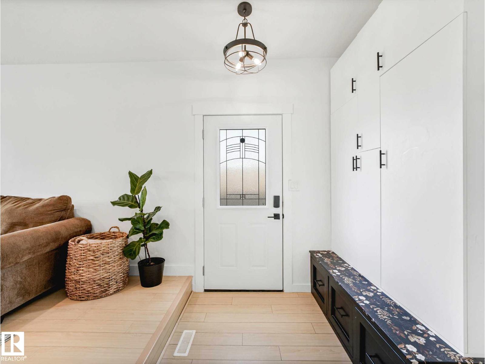 4115 41 AV NW