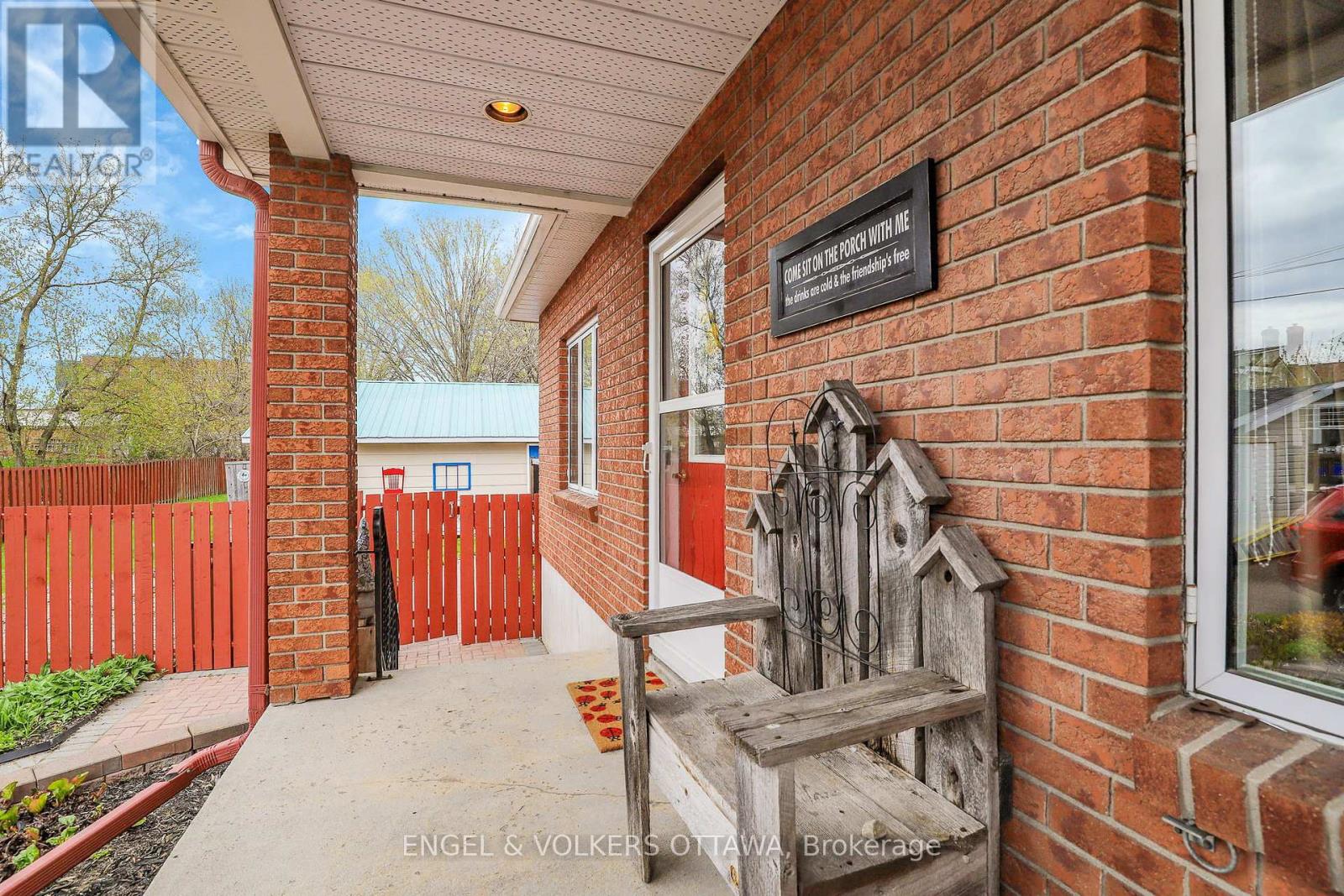 190 JOHN STREET N