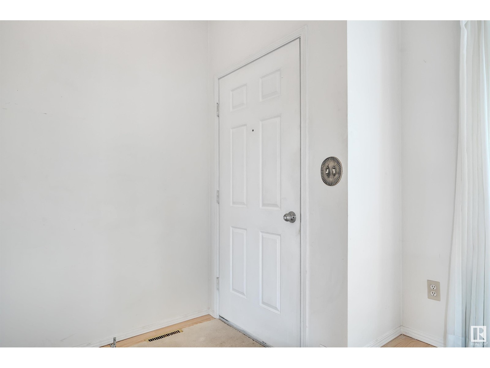 3903 35 AV NW