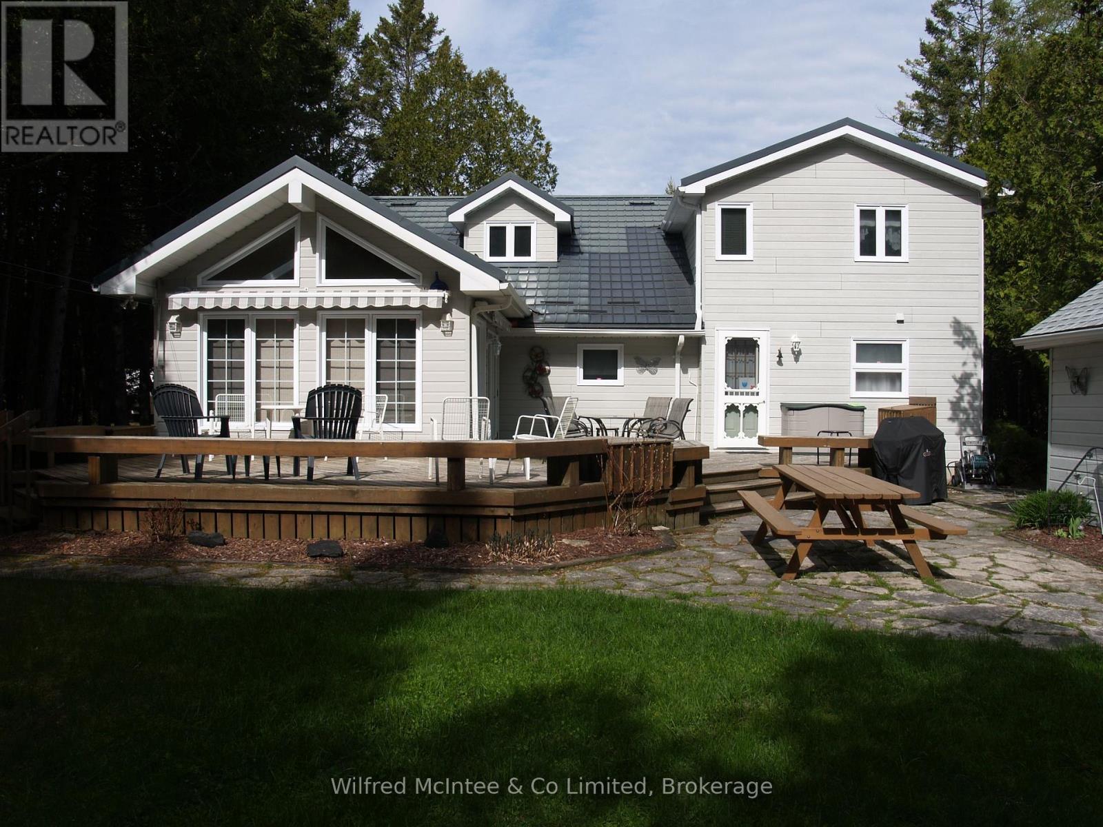 925 KING EDWARD AVENUE
