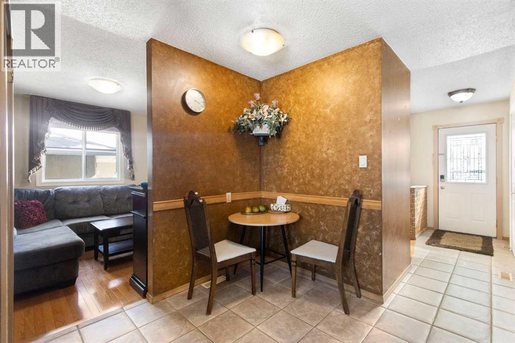 1108 Marcombe Crescent NE