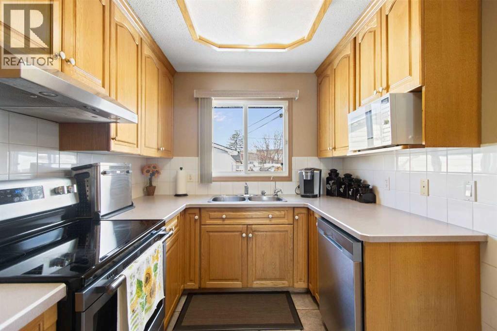 1108 Marcombe Crescent NE