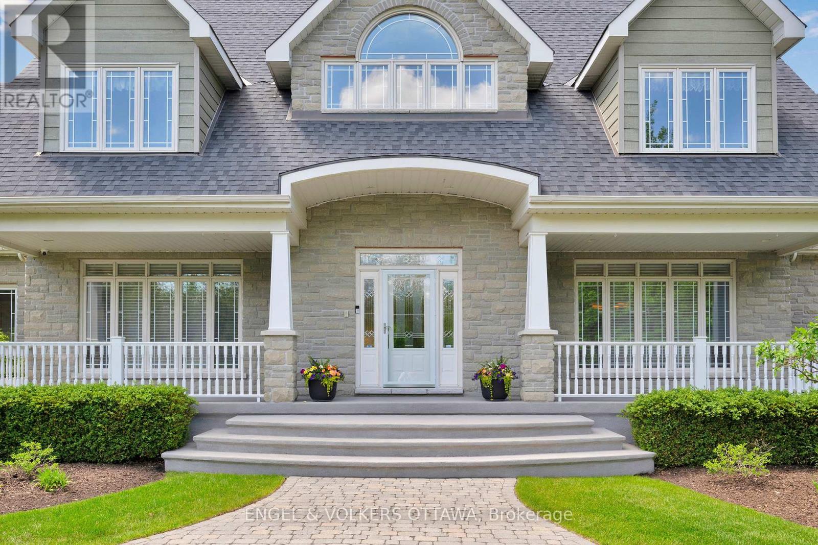 18 FORESTGROVE DRIVE