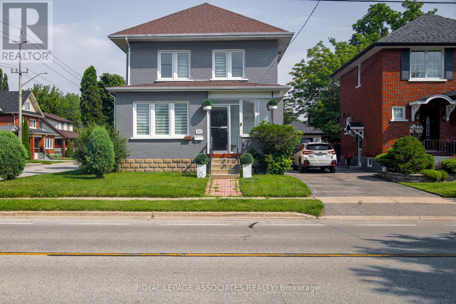 Photo 1 of 15 — 330 ATHOL STREET E, Oshawa (Central), ON L1H1L1