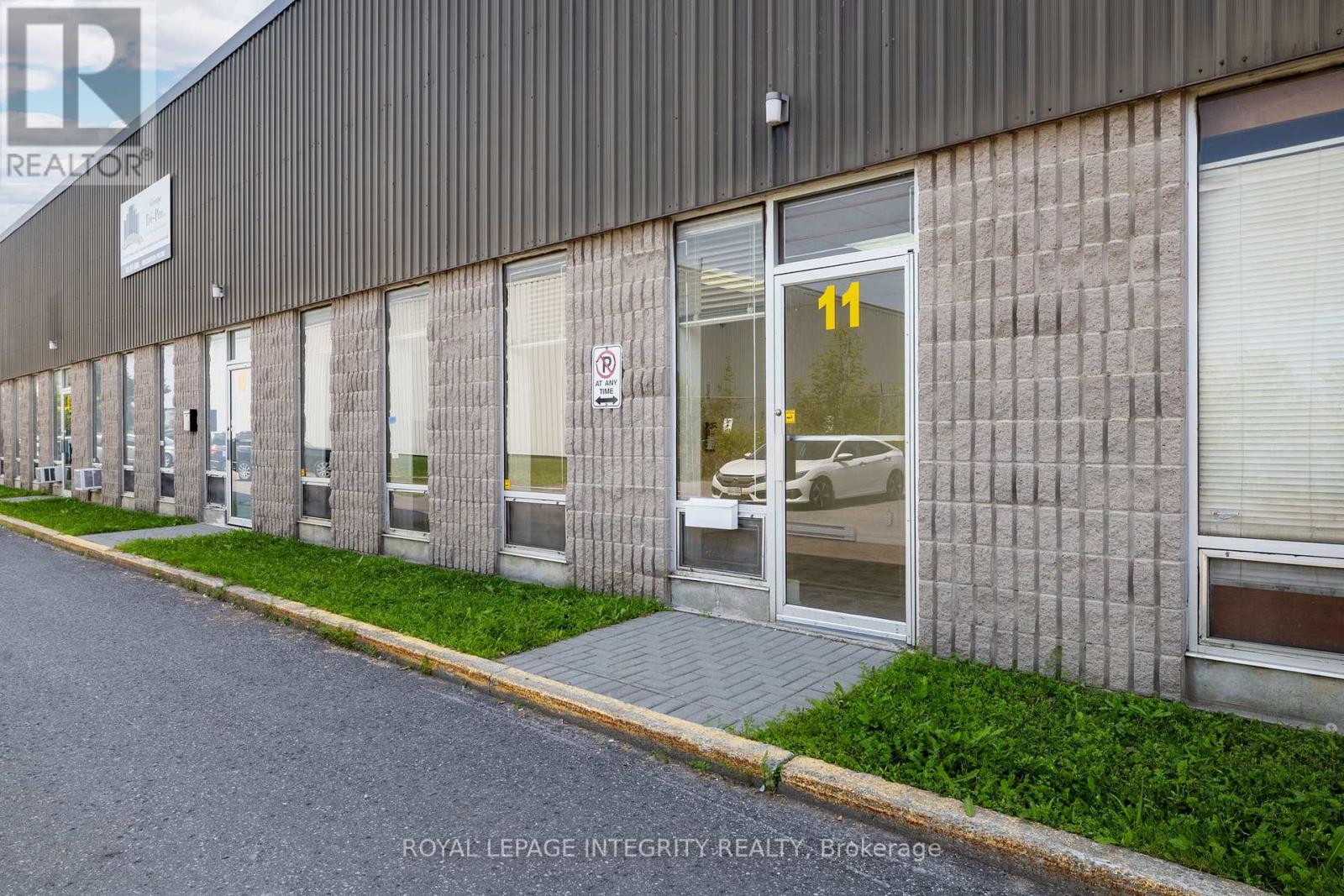 11 - 2295 STEVENAGE DRIVE