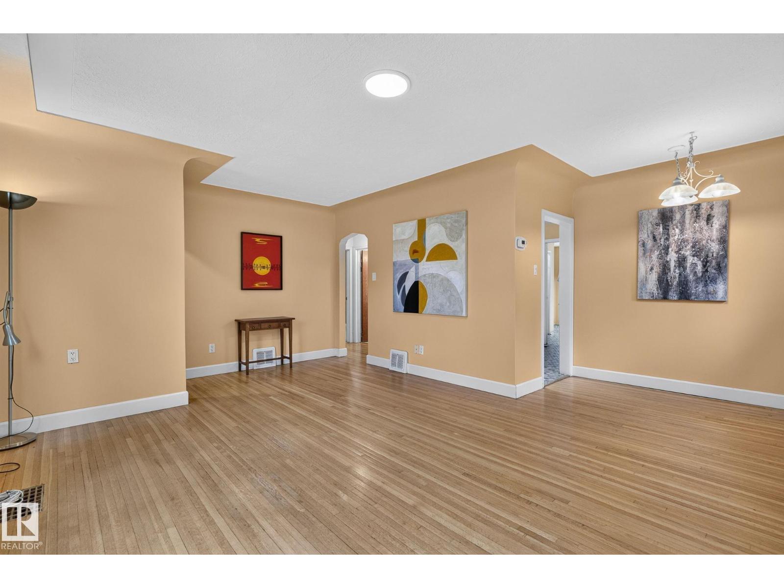 6261 112A ST NW