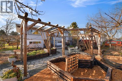 2048 Courser Dr Sidney BC V8L2N6