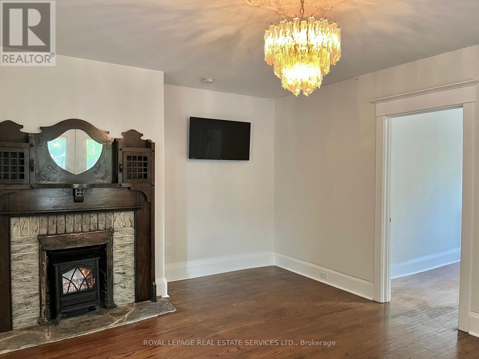1 - 379 PARKSIDE DRIVE