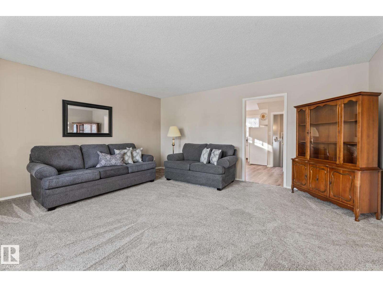 11926/11928 56 ST NW