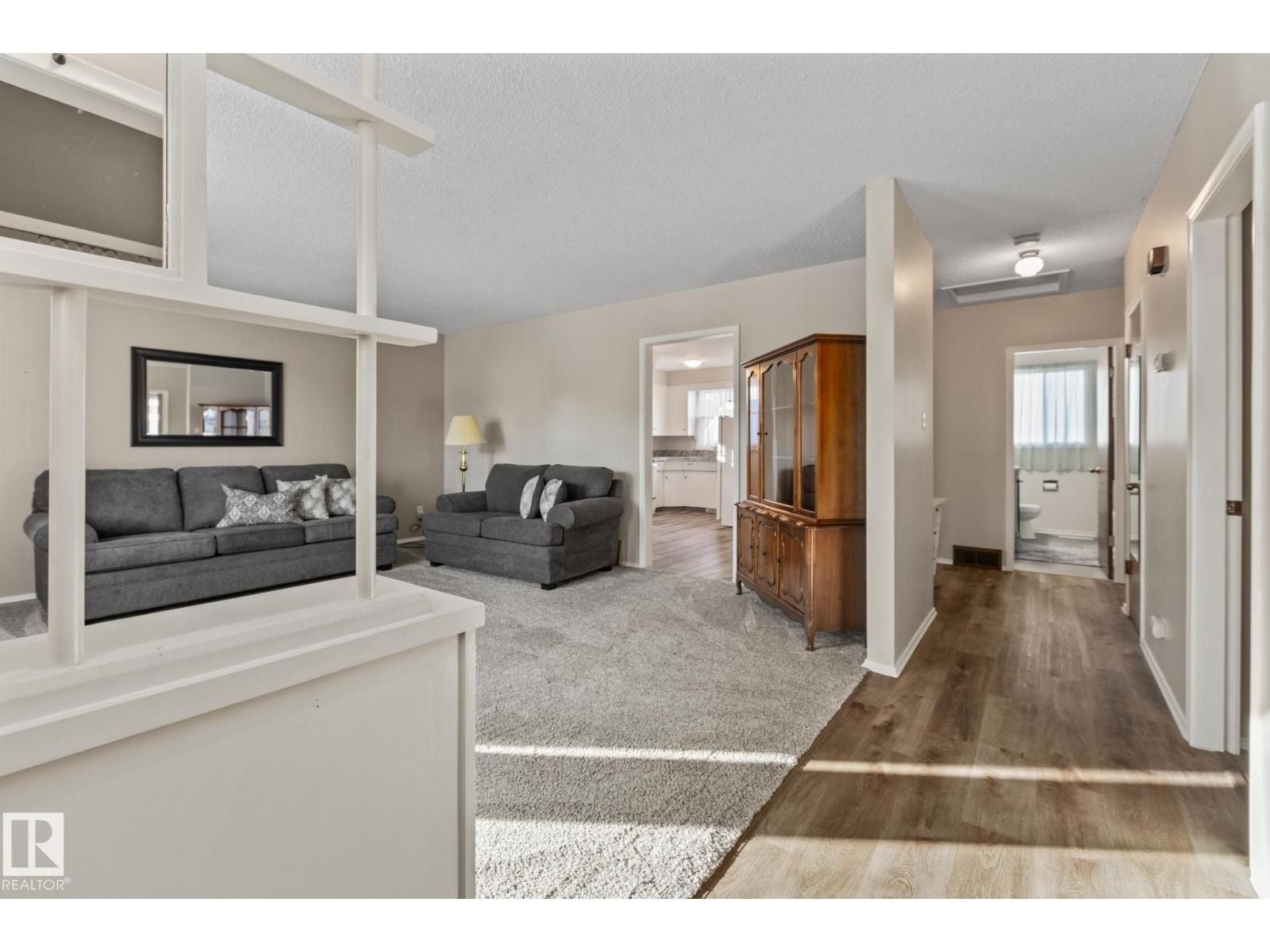 11926/11928 56 ST NW
