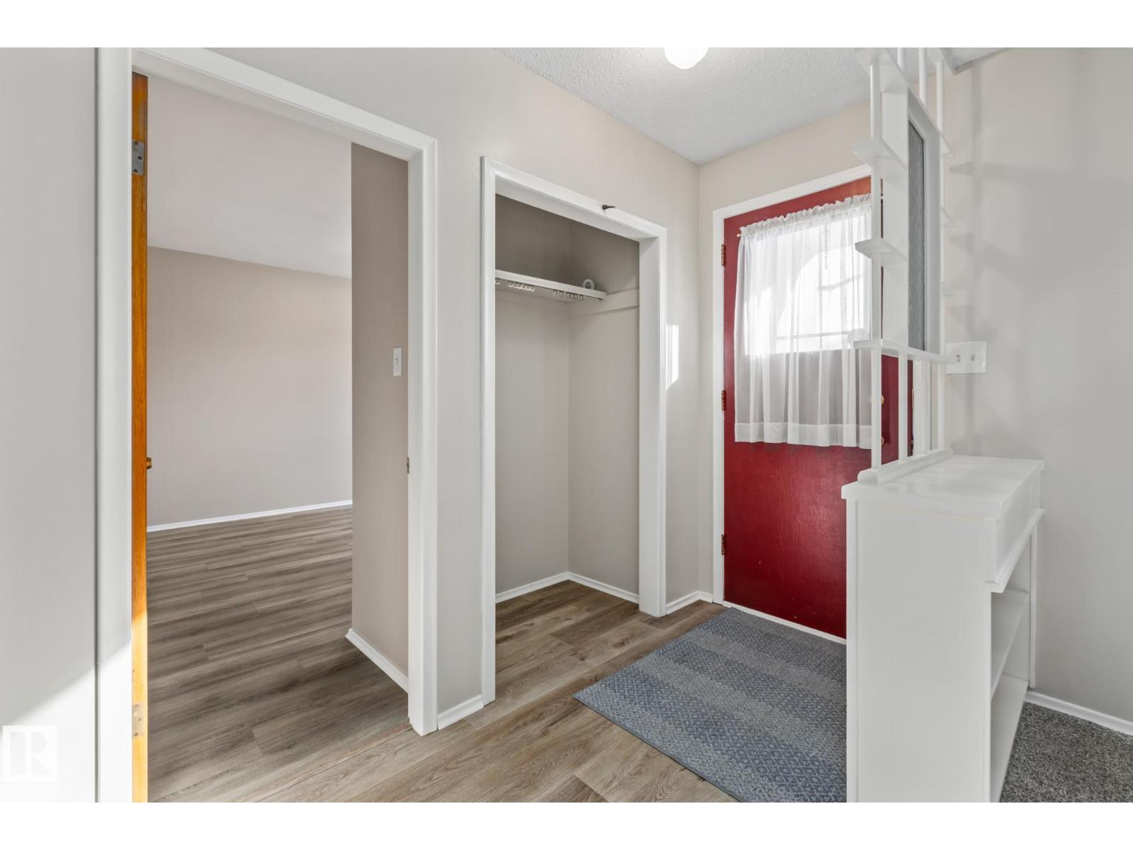 11926/11928 56 ST NW