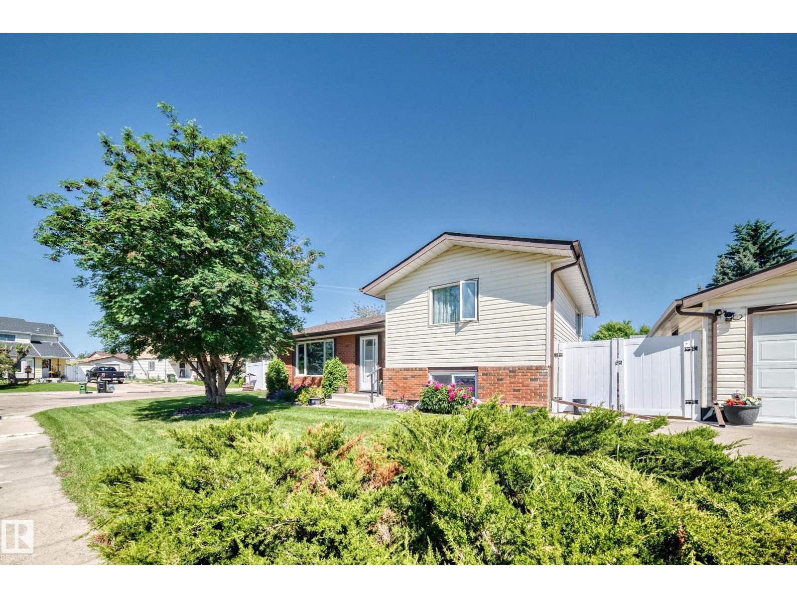 11708 138 AV NW NW