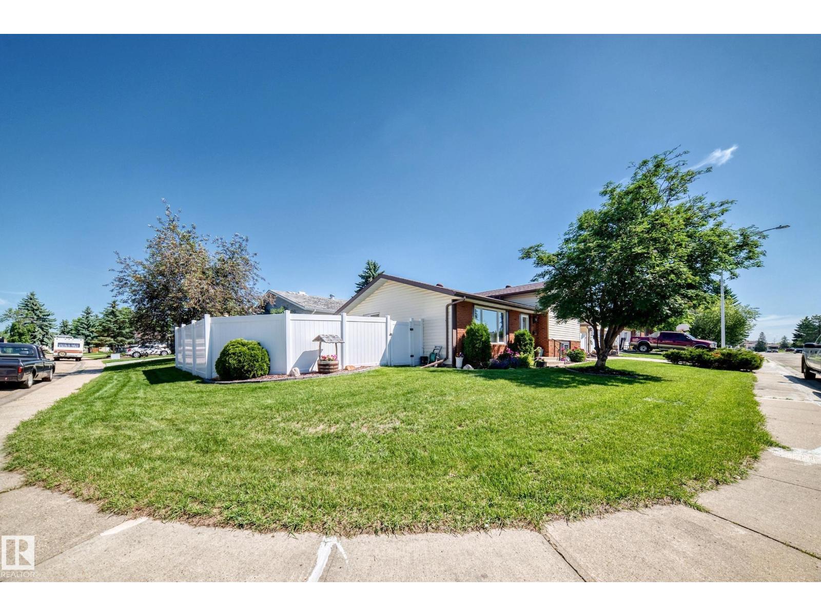 11708 138 AV NW NW