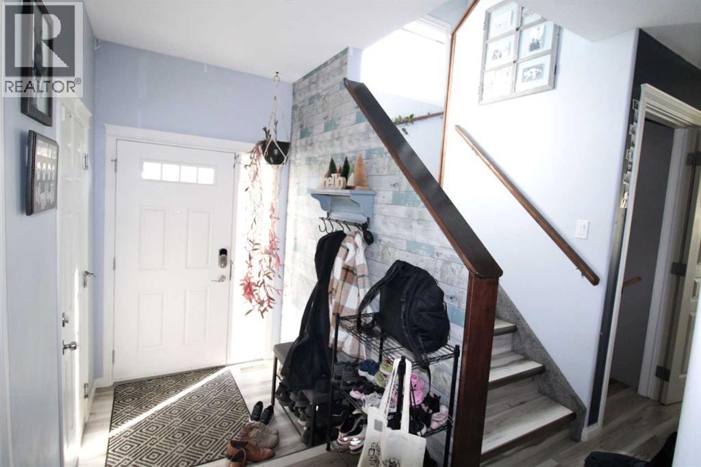 701 Silkstone Close W