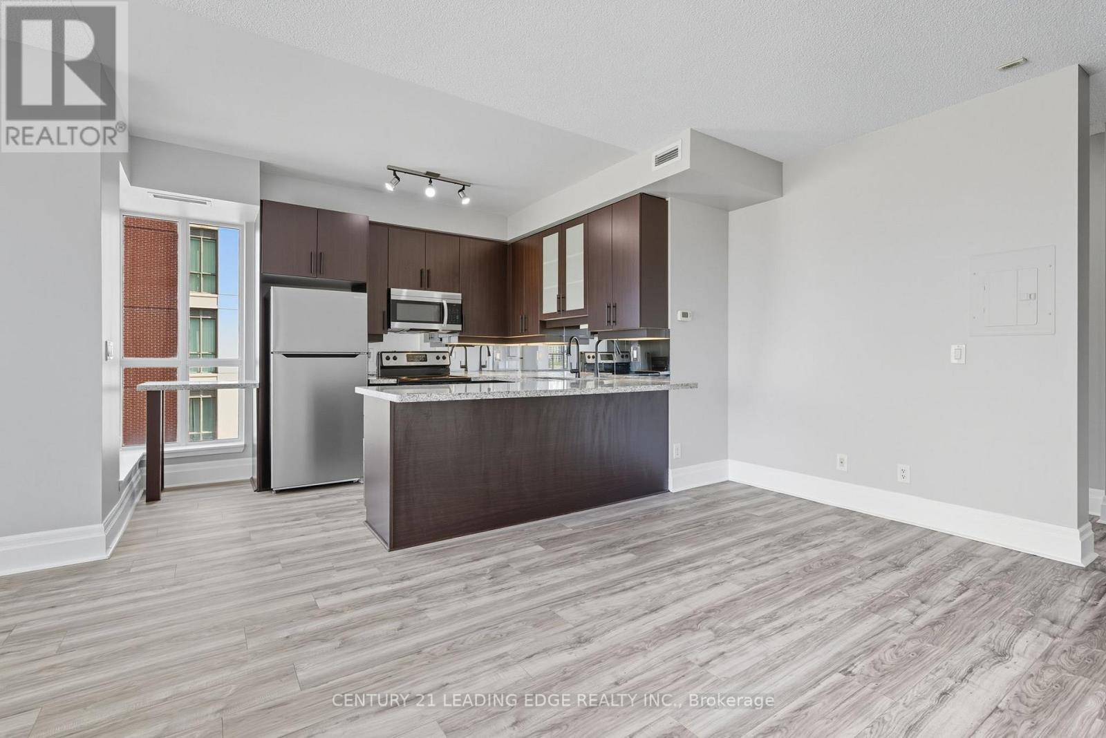 505 - 21 UPPER DUKE CRESCENT