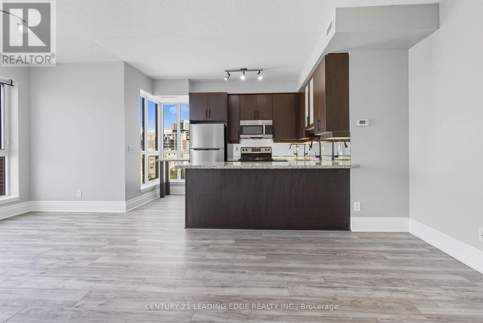 505 - 21 UPPER DUKE CRESCENT