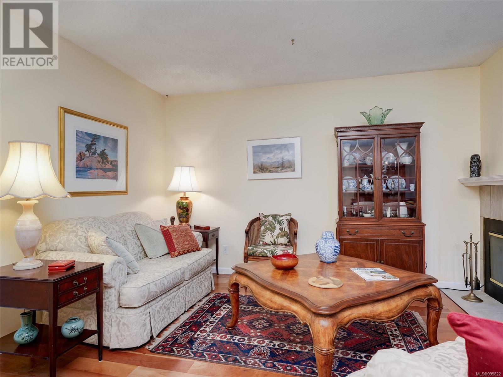 7 5110 Cordova Bay Rd