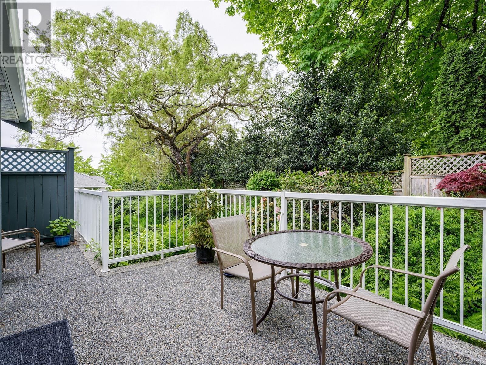 7 5110 Cordova Bay Rd