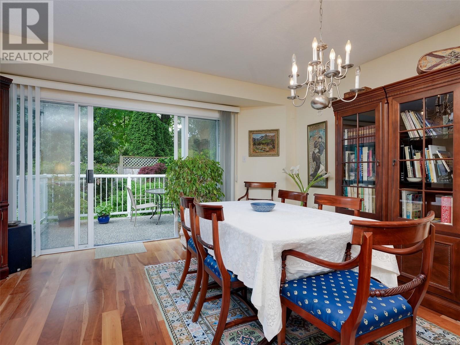 7 5110 Cordova Bay Rd