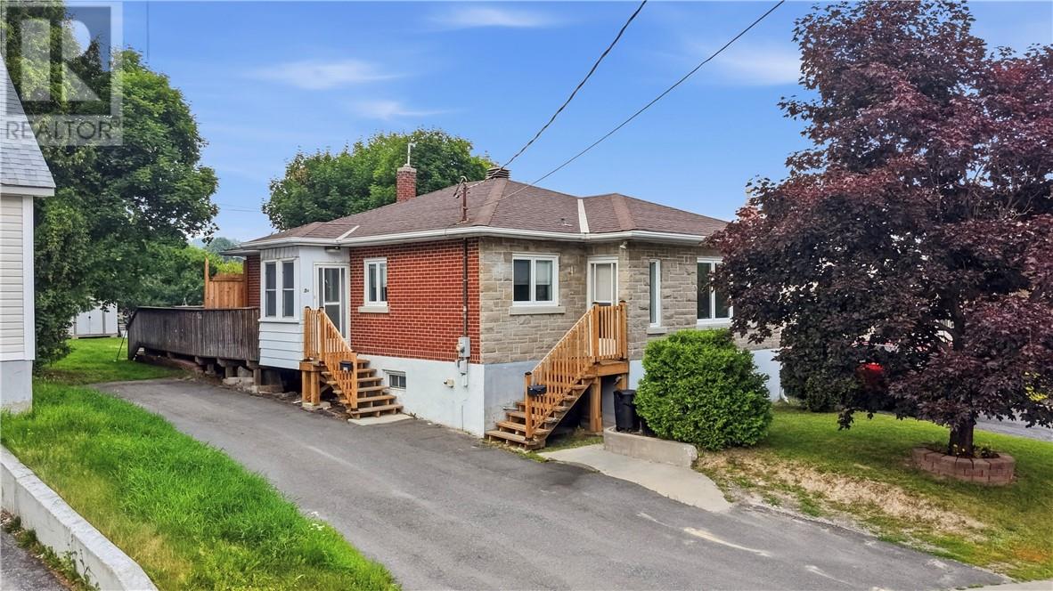 Photo 1 of 18 — 255 Fenton Avenue, Sudbury, ON P3C3E3